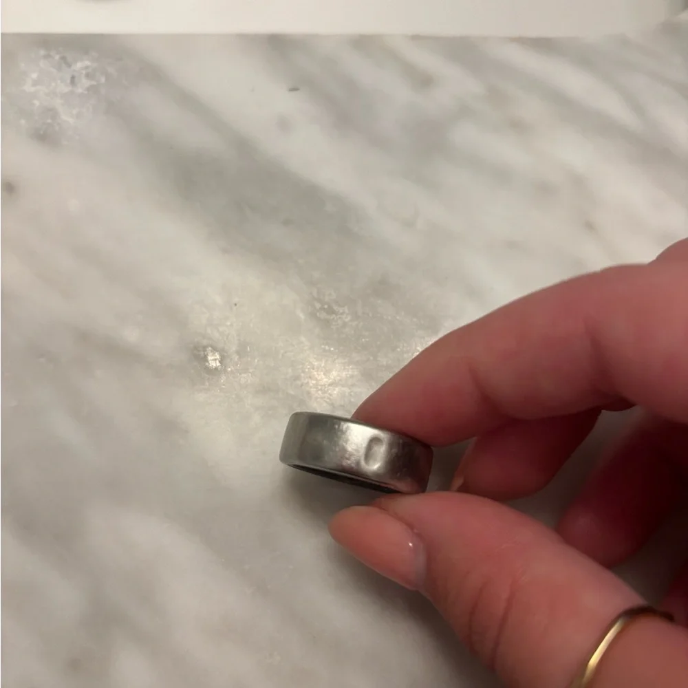 Oura Smart Ring with Charging Base - Generation 3